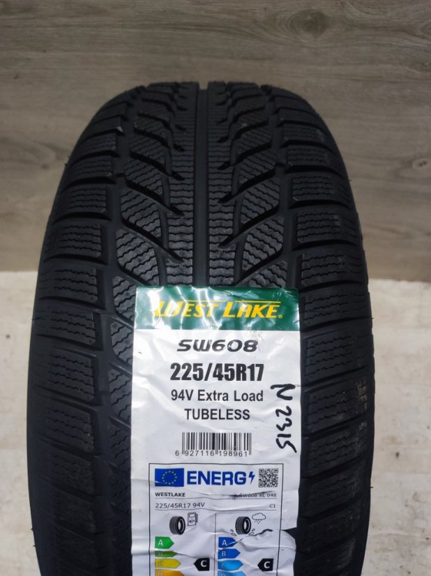 Westlake SW608 225/45/17 94V XL