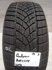 GoodYear UltraGrip 205/45/18 90H